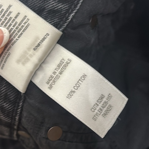 AGOLDE Parker Black Raw Hem button fly denim shorts size 32 - Picture 7 of 7